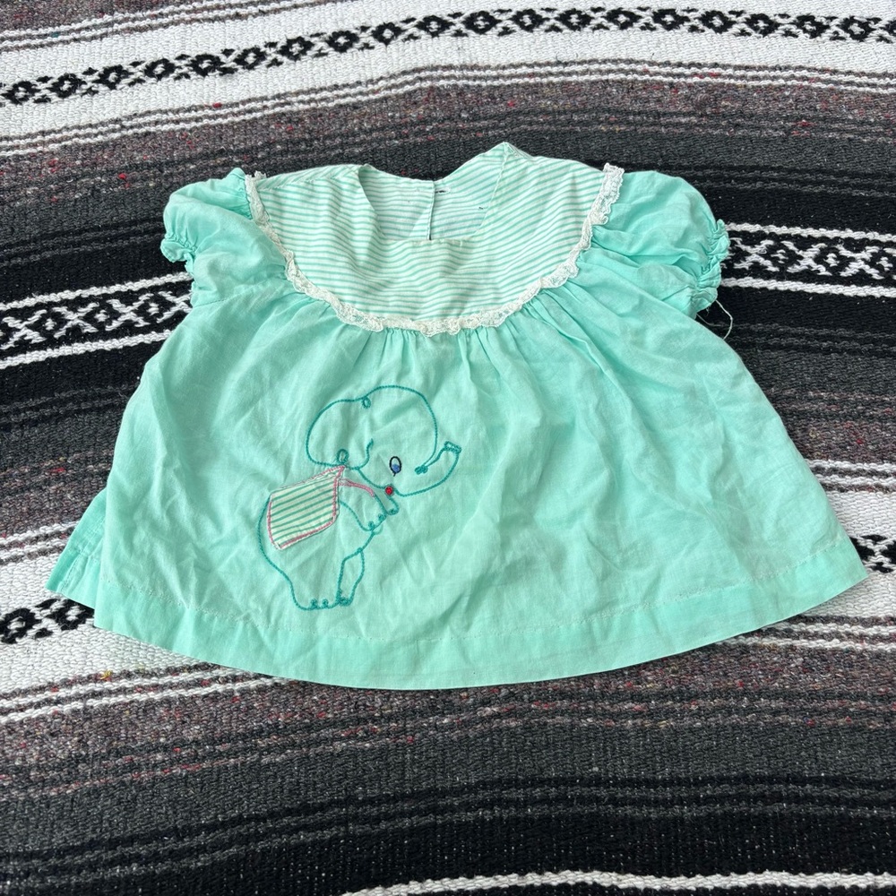 VINTAGE MCM TEAL EMBROIDERED ELEPHANT BABY SHIRT SIZE 6-12 MONTHS ADORABLE